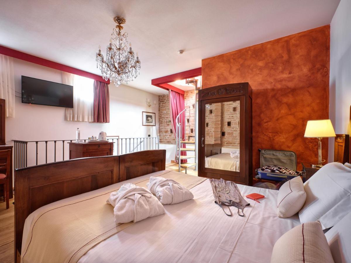 Hotel Villa Malaspina Castel d'Azzano Exteriér fotografie